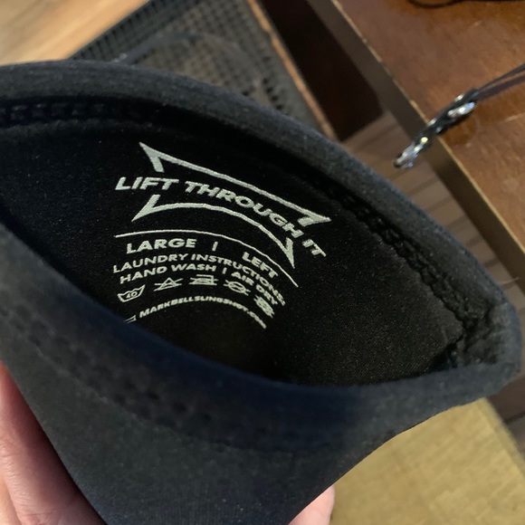 Brand new elbow sleeves for benching - Picture 2 of 2